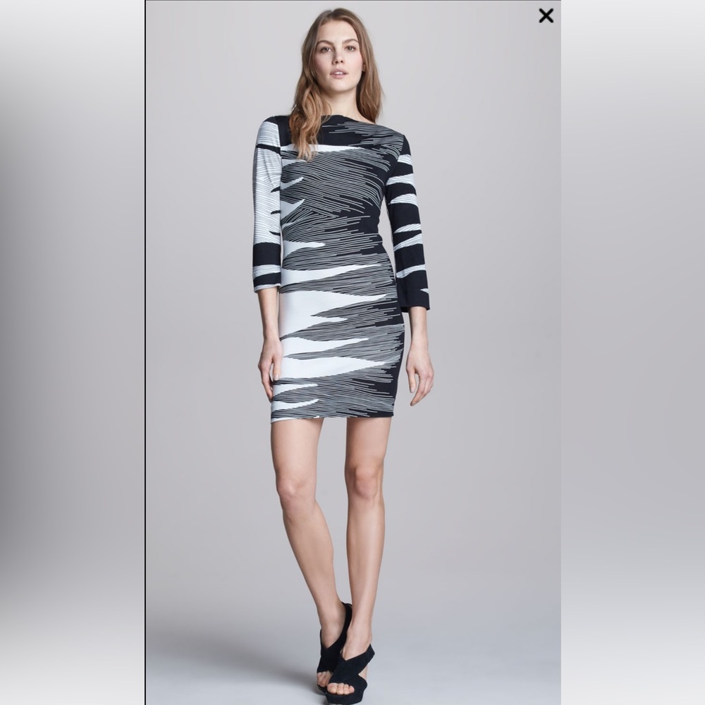 DIANE VON FURSTENBERG Ruri Flame Silk Abstract Dress Black White Gray Size 10